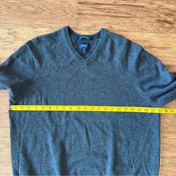 GH Bass & Co Mens Sweater Medium Gray Minimalist Cozy Elevated Basic Preppy - Picture 7 of 9